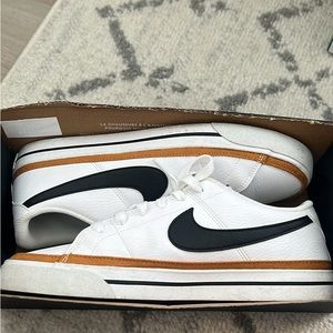 Nike Legacy Sneakers
